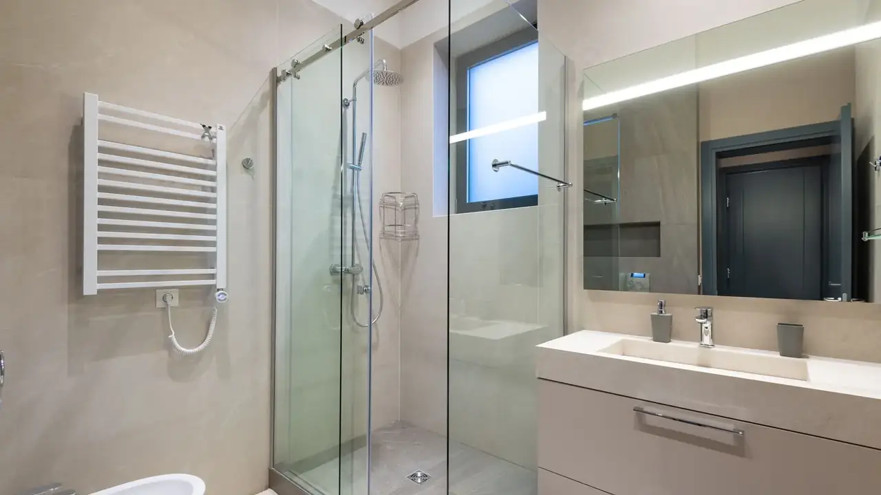 Renovirano kupatilo posle kompletne adaptacije u Beogradu