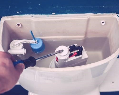 Zašto vodokotlić stalno pušta vodu